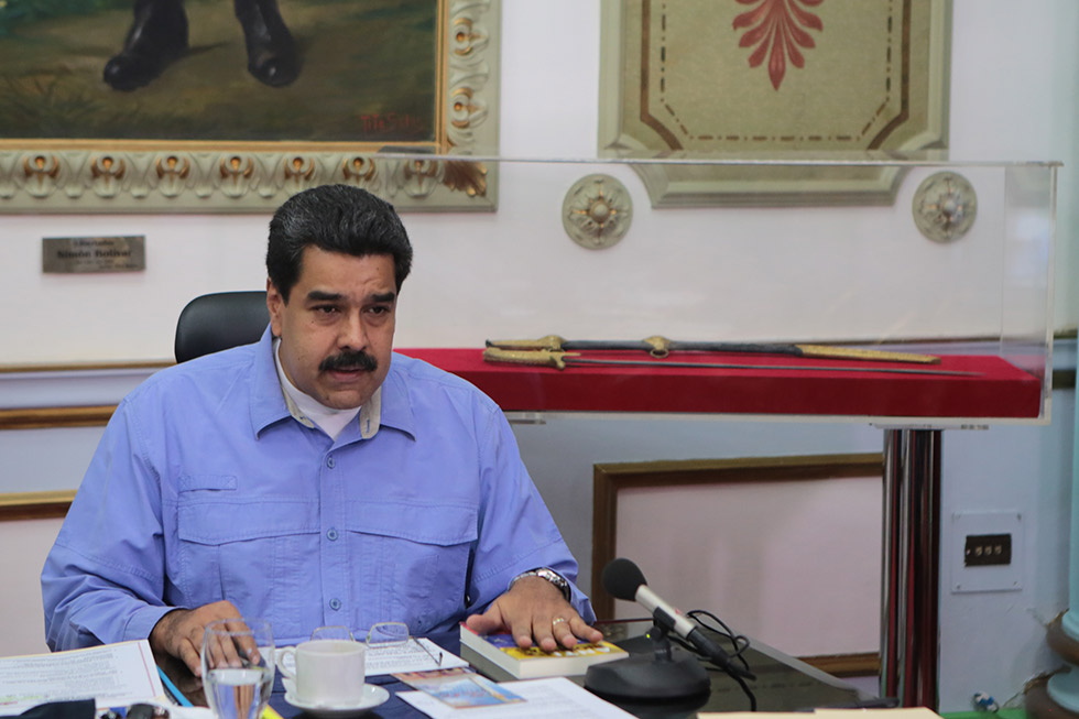 Maduro emitirá decreto para dejar sin efecto artículos de la Constitución y proteger a ministros