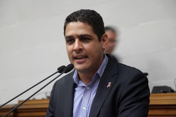 Olivares a Carneiro: No pague con Vargas la frustración de no ser candidato por el Psuv