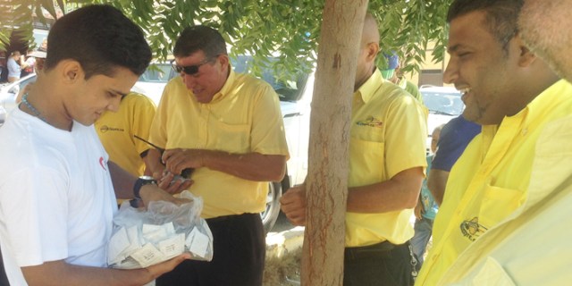 condones-entregados-por-voluntarios-de-stopvih-1