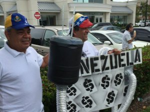 Exiliados venezolanos en EEUU protestaron contra Iroshima Bravo (Fotos y videos)