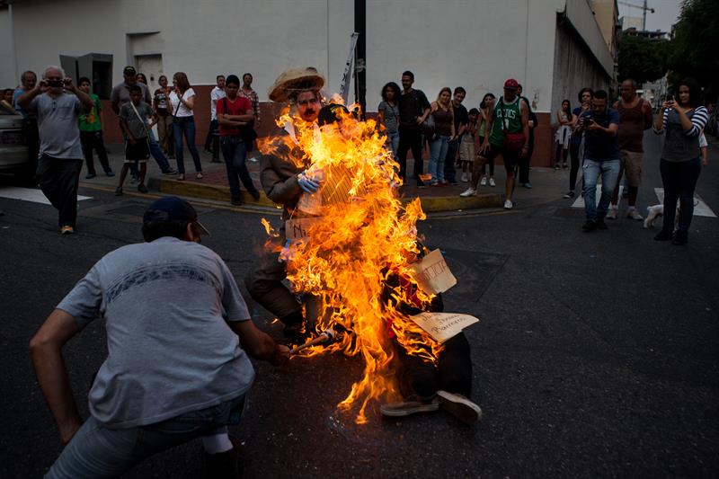 Maduro y Ramos Allup fueron los Judas más quemados en las calles de Caracas