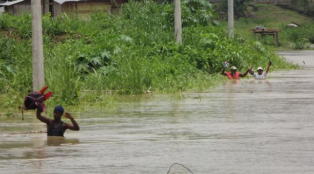 Mueren seis personas arrastradas por la corriente de un río en Ecuador