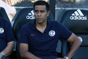 César Farías destituido como técnico de Cerro Porteño
