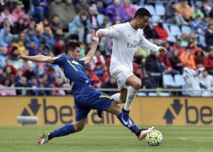 Real Madrid golea al colista Getafe 1-5 y mete más presión al Barcelona