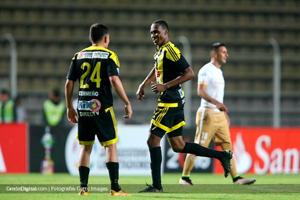 Deportivo Táchira toma ventaja ante Pumas de la mano de Yuber Mosquera