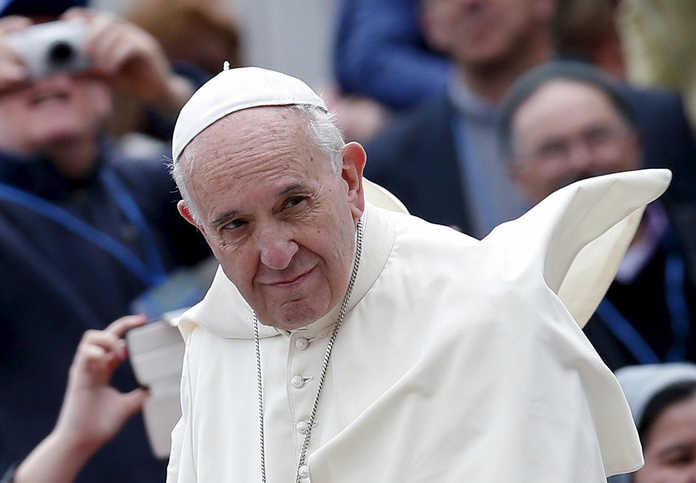 El Papa pide a Brasil armonía y paz para superar el momento de dificultad