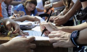 Capriles: Llevamos más de un millón 500 mil firmas