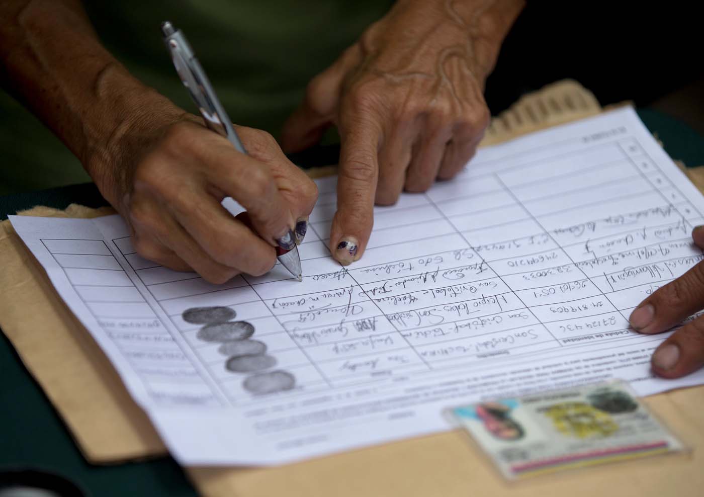 5.660 venezolanos fueron obligados a excluir firmas para revocatorio, asegura la MUD