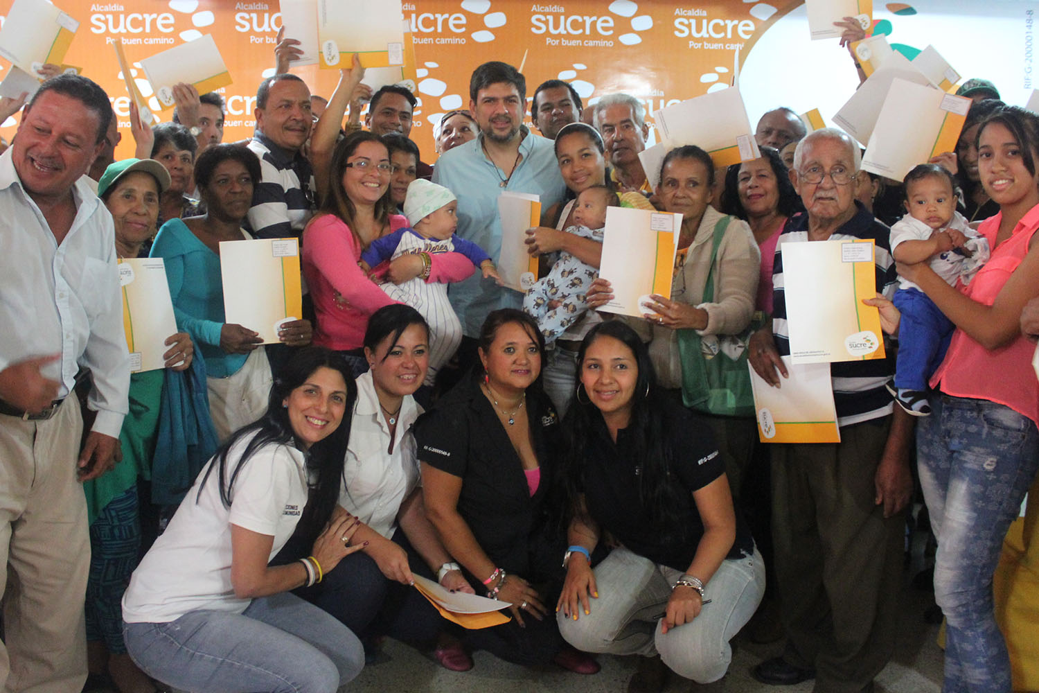 Ocariz entregó ayudas económicas a congregaciones religiosas de Sucre