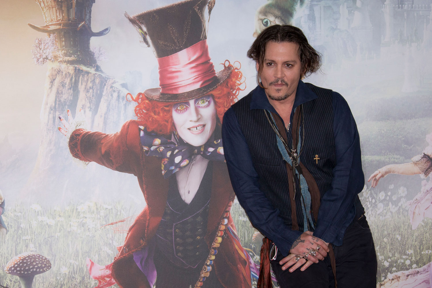 Sigue la polémica: Johnny Depp se burla de su propio video de disculpa por perros