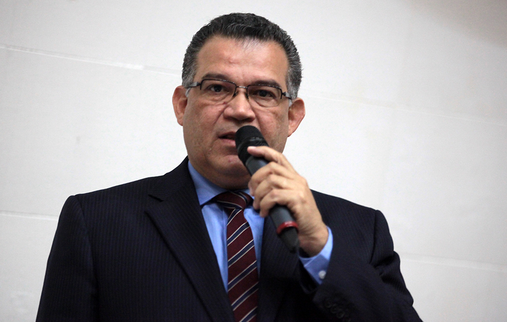 Enrique Márquez pide a expresidentes no acabar con la esperanza de salir de la crisis con el RR