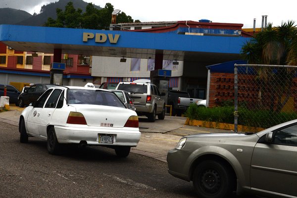 Continúan las colas en las gasolineras en Táchira