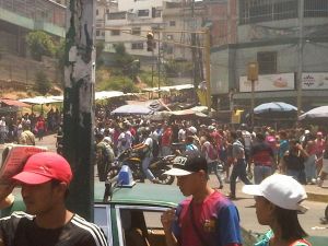 Heridos tres funcionarios de la PNB en disturbio en Carapita