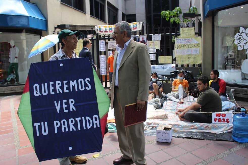 Exigen a la OEA activar Carta Democrática como “ruta corta” para culminar mandato de Maduro