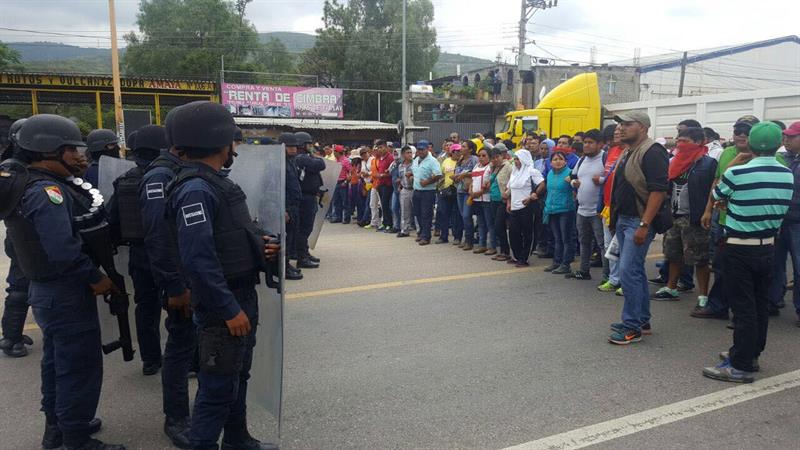 Liberan los 27 detenidos en protesta de maestros que dejó 8 muertos en México