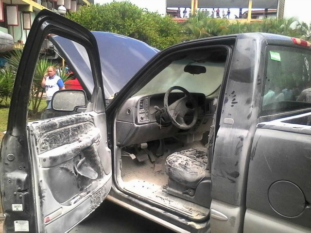 Motorizados armados queman vehículos y roban comida en la ULA-Trujillo