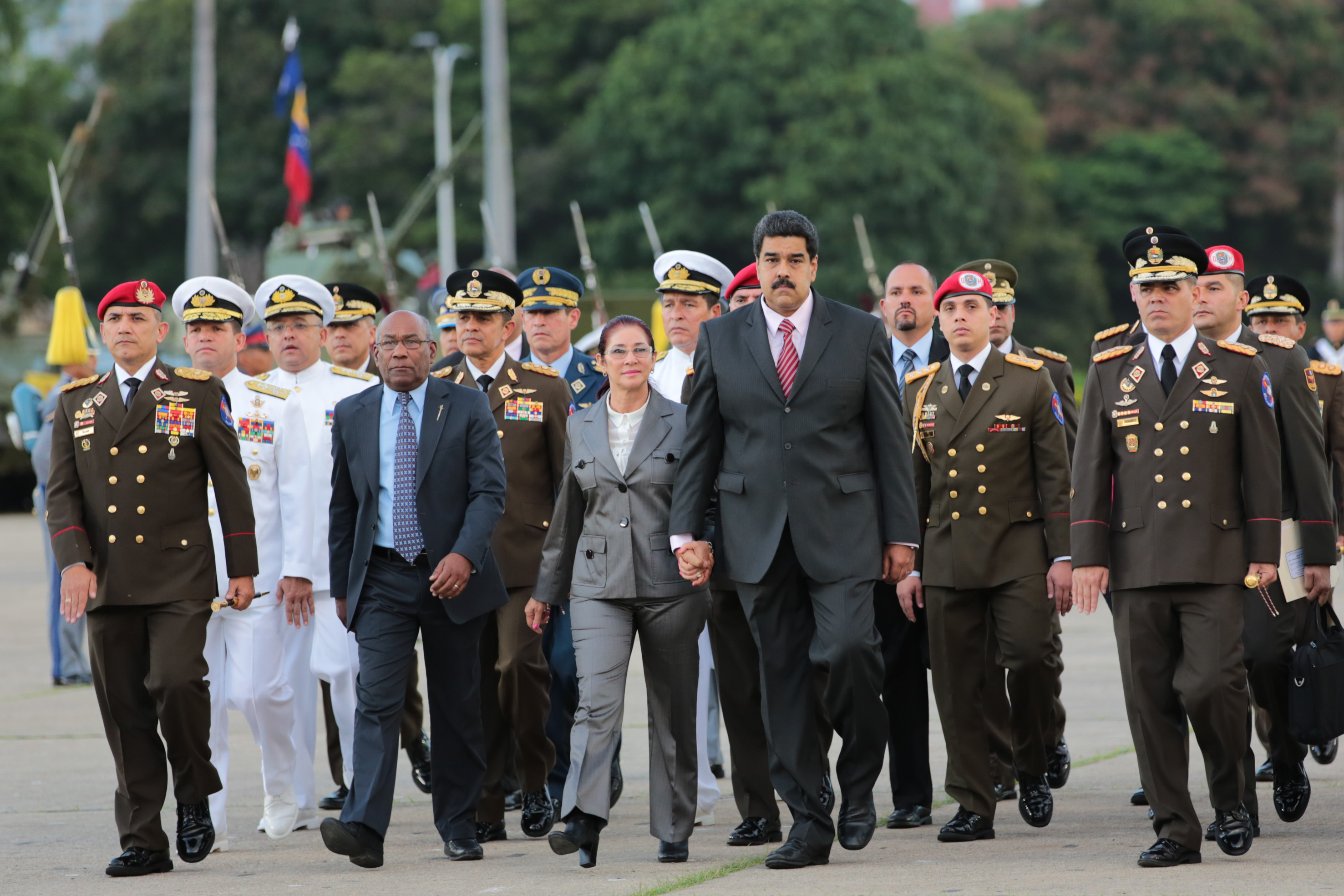 Maduro ratifica a Padrino López como ministro de Defensa y saca a Reverol de la GNB (Video)