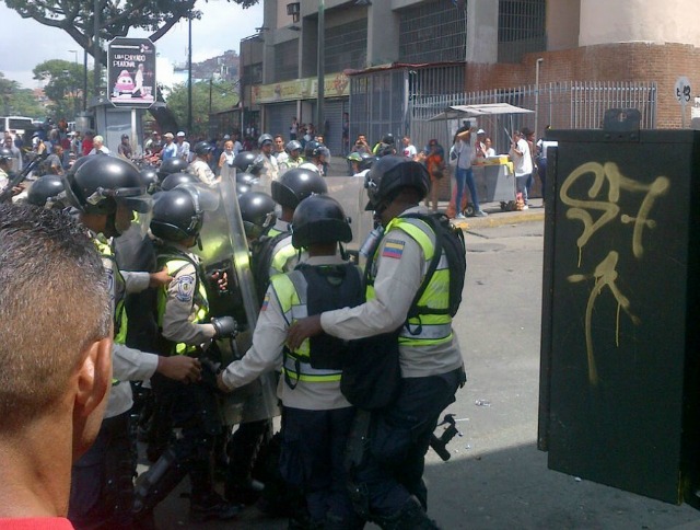 #18Jul: Reportan protesta en Catia por falta de comida (Fotos + Videos)