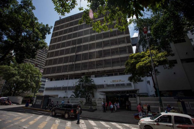 ACOMPAÑA CRÓNICA: VENEZUELA MALNUTRICIÓN. CAR02. CARACAS (VENEZUELA), 27/07/2016.- Fotografía del edificio del hospital infantil "Dr. José Manuel de Los Ríos", el 18 de julio de 2016, en Caracas (Venezuela). El desabastecimiento en Venezuela ha provocado un aumento de la malnutrición infantil, un problema que siempre ha enfrentado el país caribeño pero que ahora se ha agravado por la falta de fórmulas lácteas y alimentos con proteínas. EFE/Miguel Gutiérrez