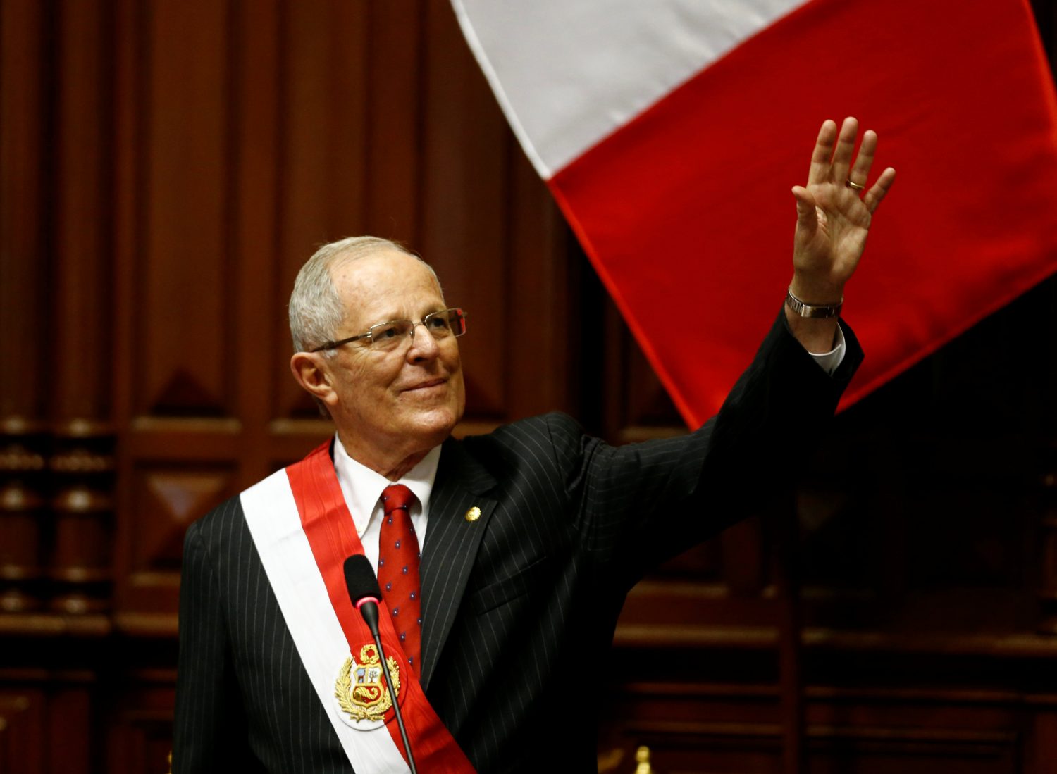 Kuczynski asume el poder en Perú con la mira puesta en acelerar la economía