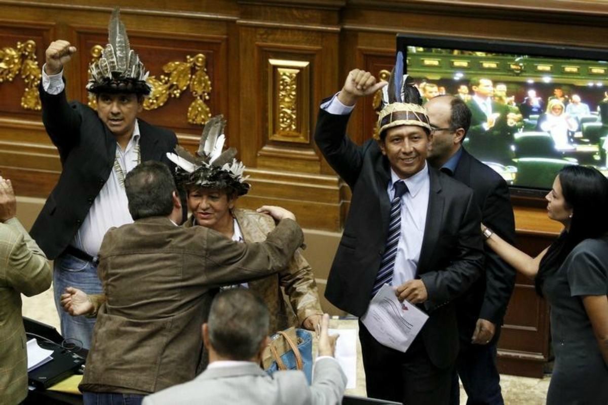 Diputados de Amazonas lograron salir del Parlamento tras resguardarse desde ayer