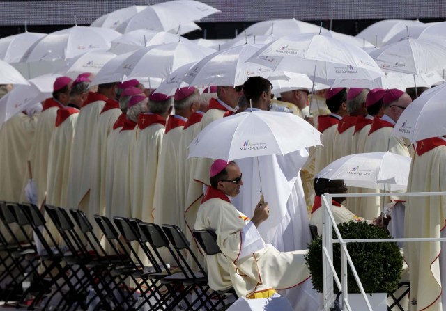 Clergy members attend a mass lead by Pope Francis at the Campus Misericordiae during World Youth Day in Brzegi near Krakow, Poland July 31, 2016. REUTERS/David W Cerny