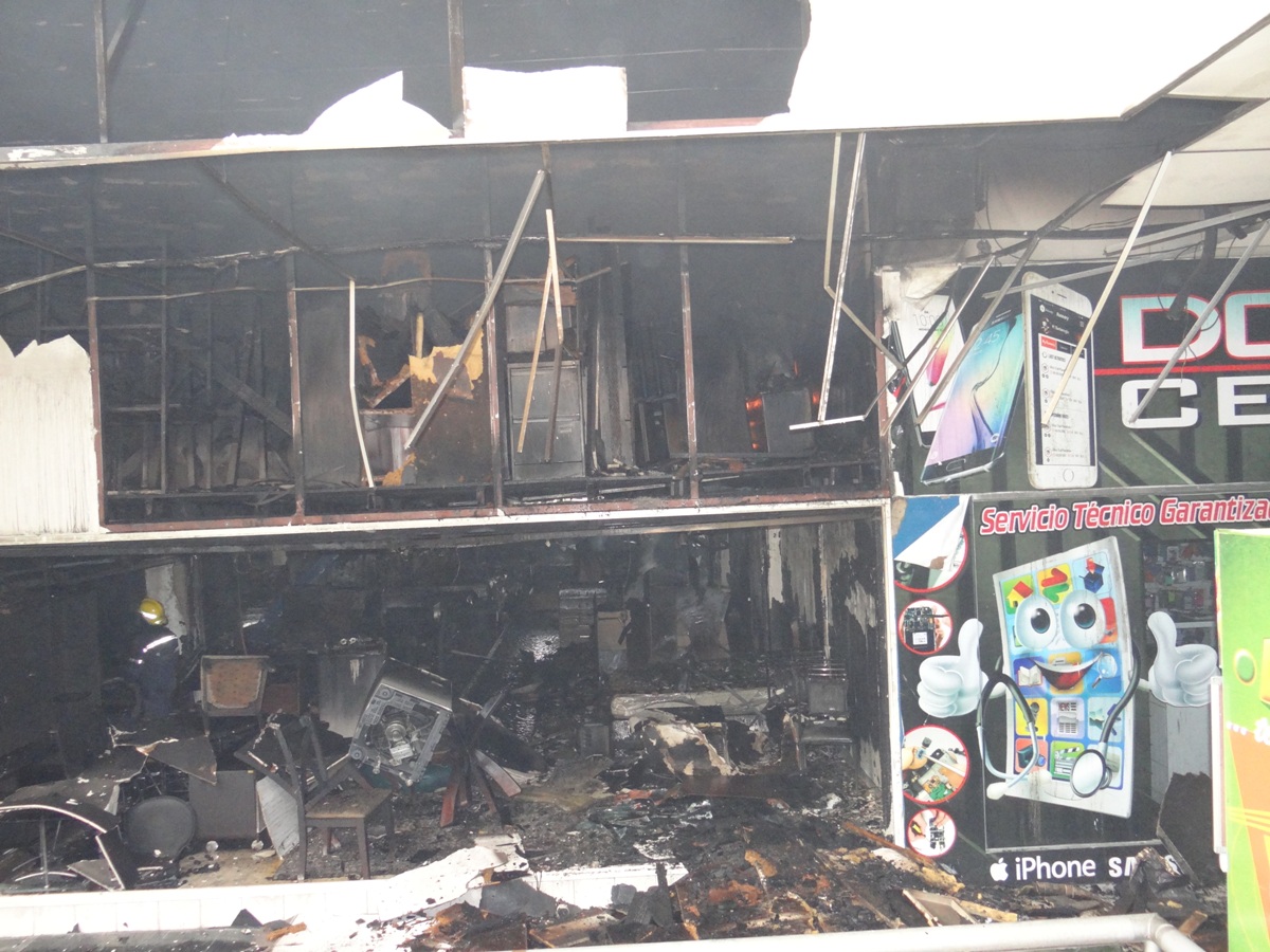 Incendio devastó tienda en Puerto Ordaz por falta de equipos bomberiles