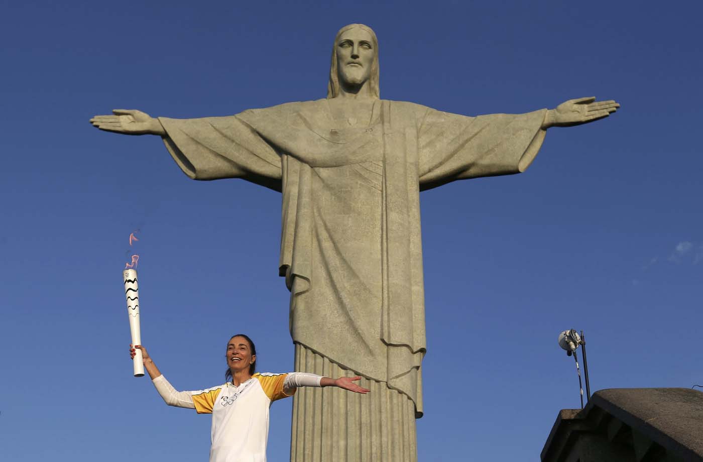 La antorcha olímpica llega a los pies del Cristo Redentor (fotos)