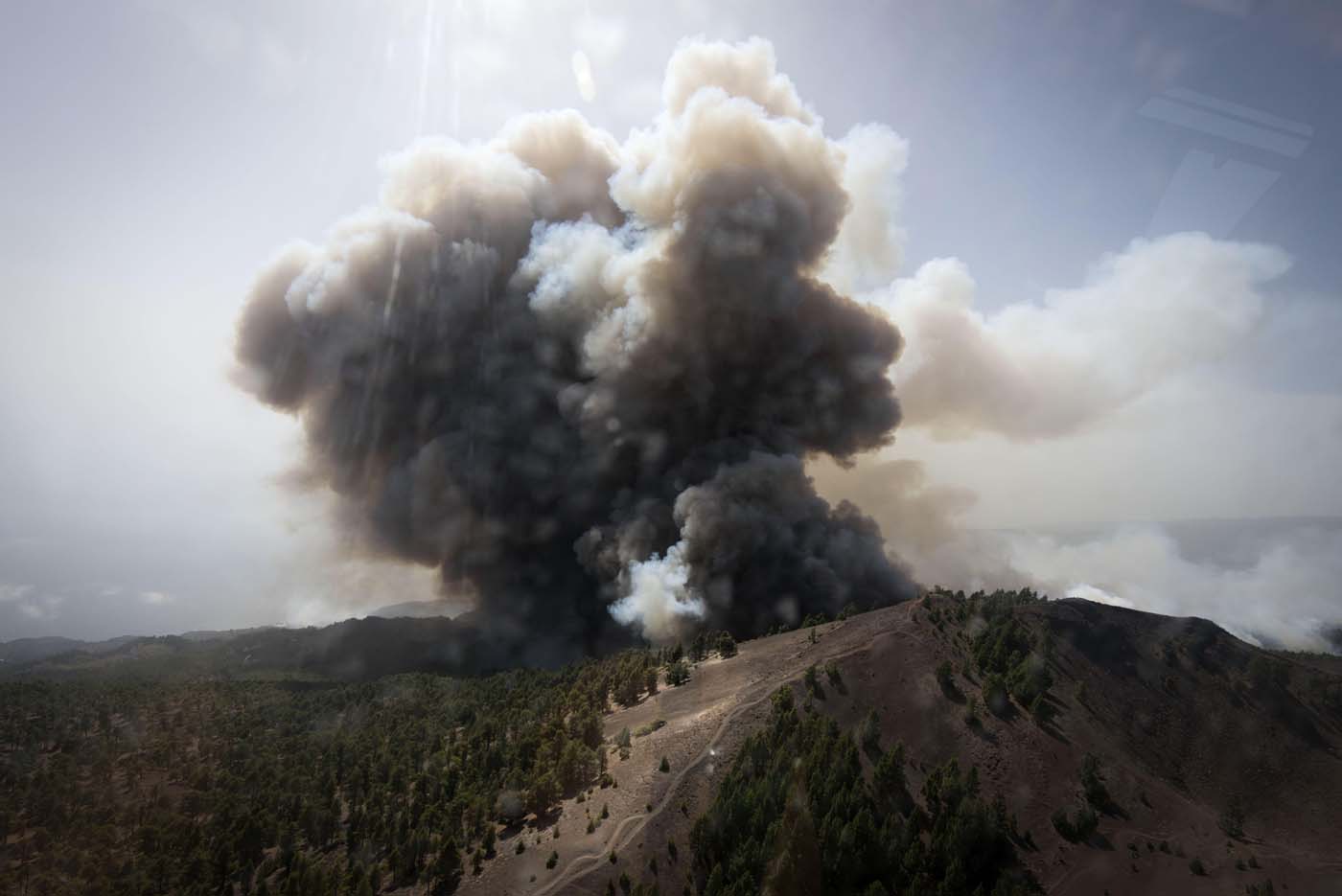 Incendio en la isla española de La Palma afecta ya más de 3 mil hectáreas (fotos)
