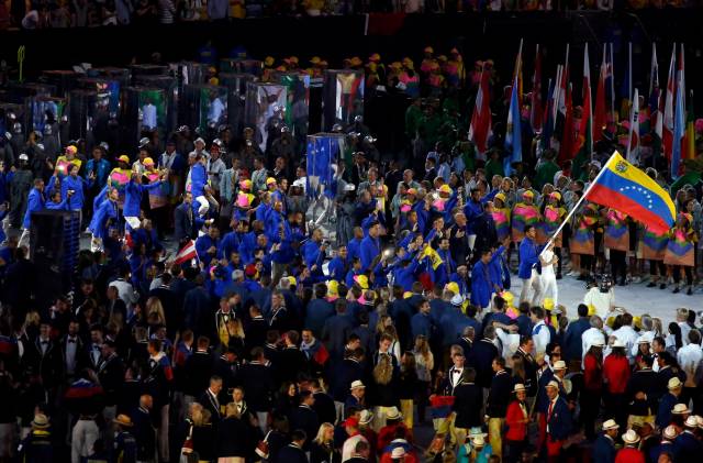 2016 Rio Olympics - Opening ceremony - Maracana - Rio de Janeiro, Brazil - 05/08/2016. Athletes from Venezuela parade during the opening ceremony. REUTERS/Adrees Latif FOR EDITORIAL USE ONLY. NOT FOR SALE FOR MARKETING OR ADVERTISING CAMPAIGNS.