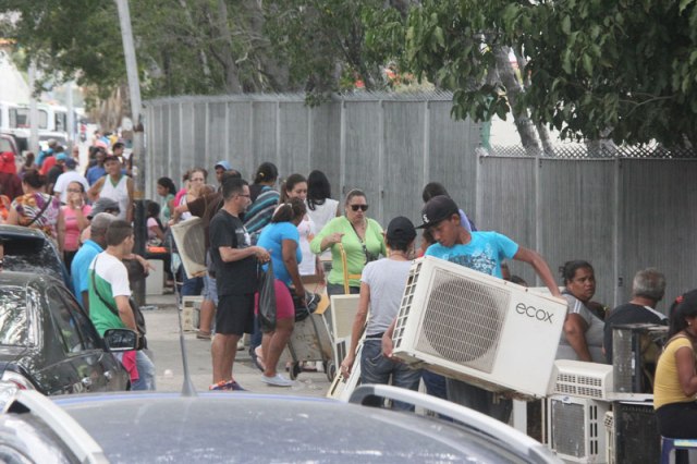 Colas Operación Cambalache en Vargas