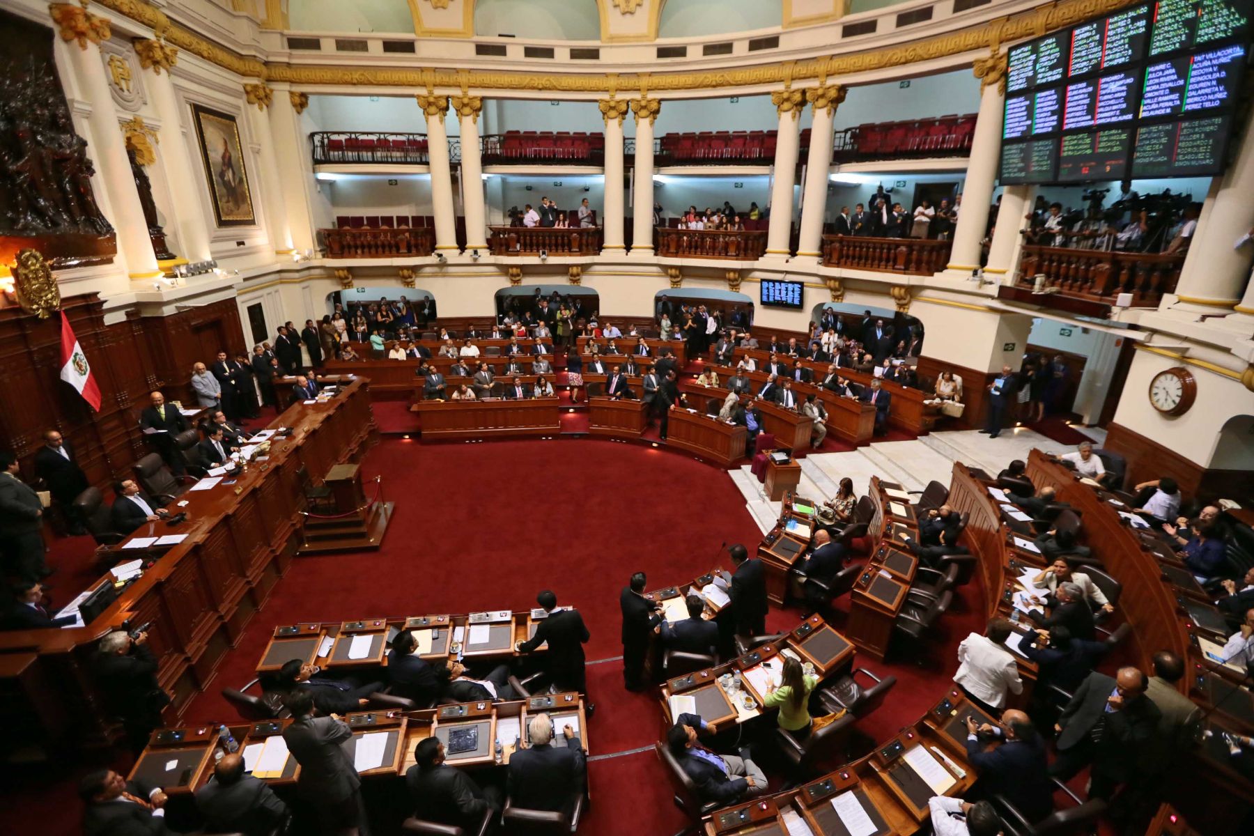 Congreso de Perú condena ruptura del orden constitucional en Venezuela