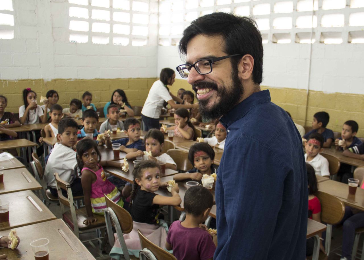 Miguel Pizarro: Inició consulta pública del proyecto de alimentación escolar