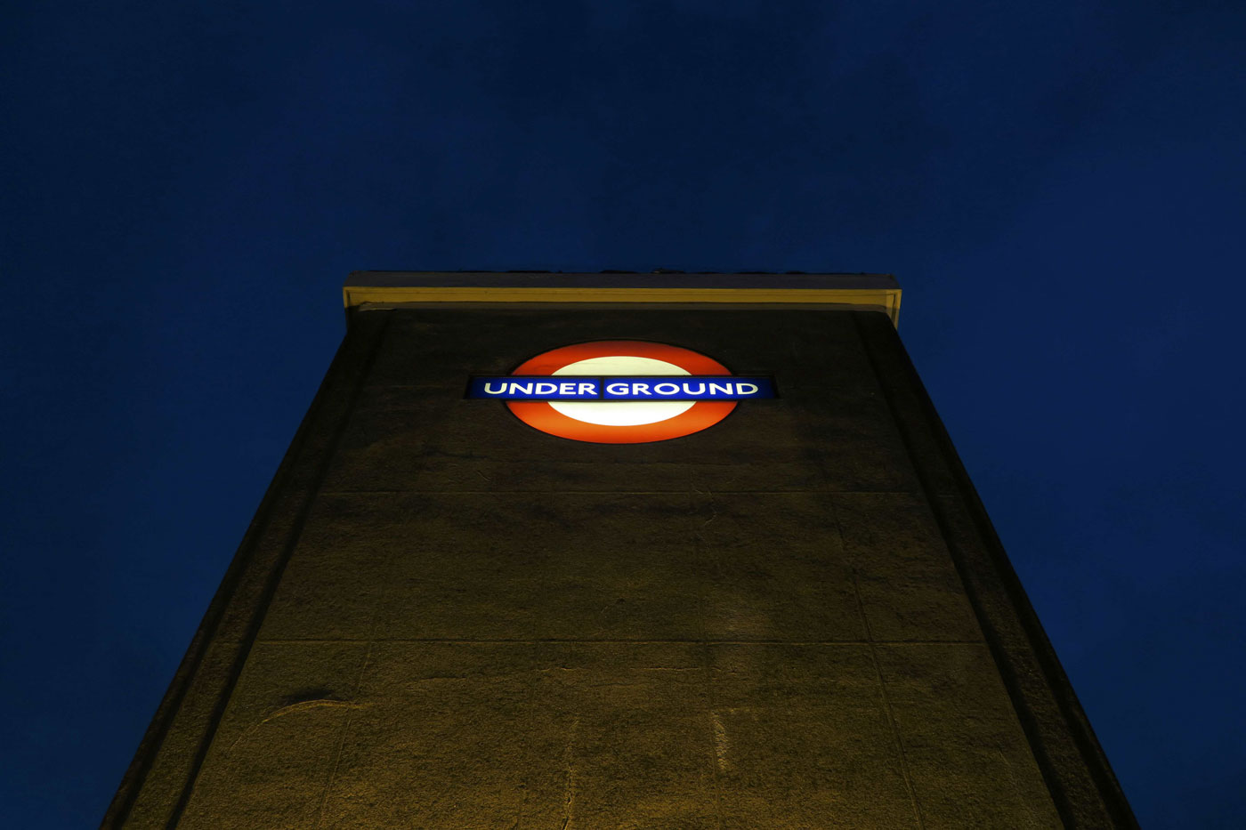 El metro de Londres inaugura su servicio nocturno