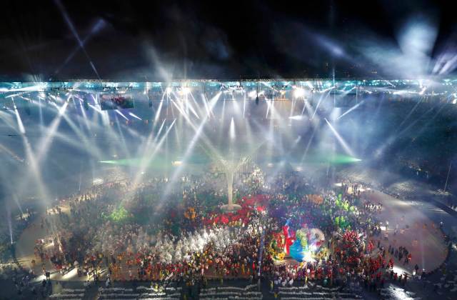 2016 Rio Olympics - Closing ceremony - Maracana - Rio de Janeiro, Brazil - 21/08/2016. Performers take part in the closing ceremony. REUTERS/Fabrizio Bensch FOR EDITORIAL USE ONLY. NOT FOR SALE FOR MARKETING OR ADVERTISING CAMPAIGNS.