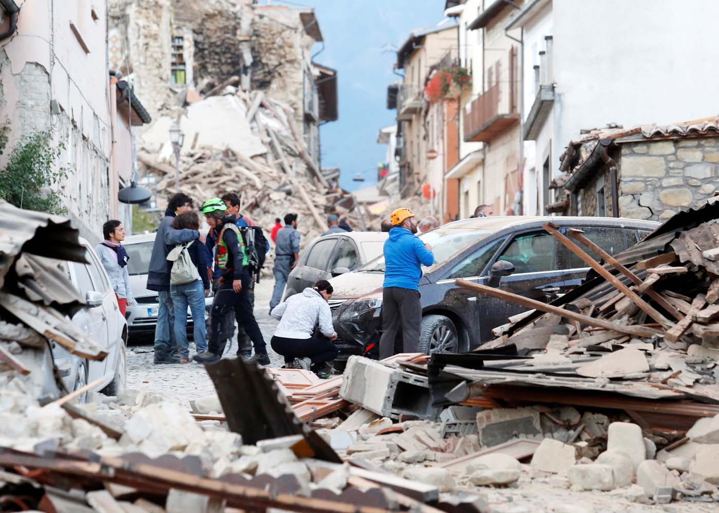 Decenas de muertos y desaparecidos por devastador terremoto en Italia