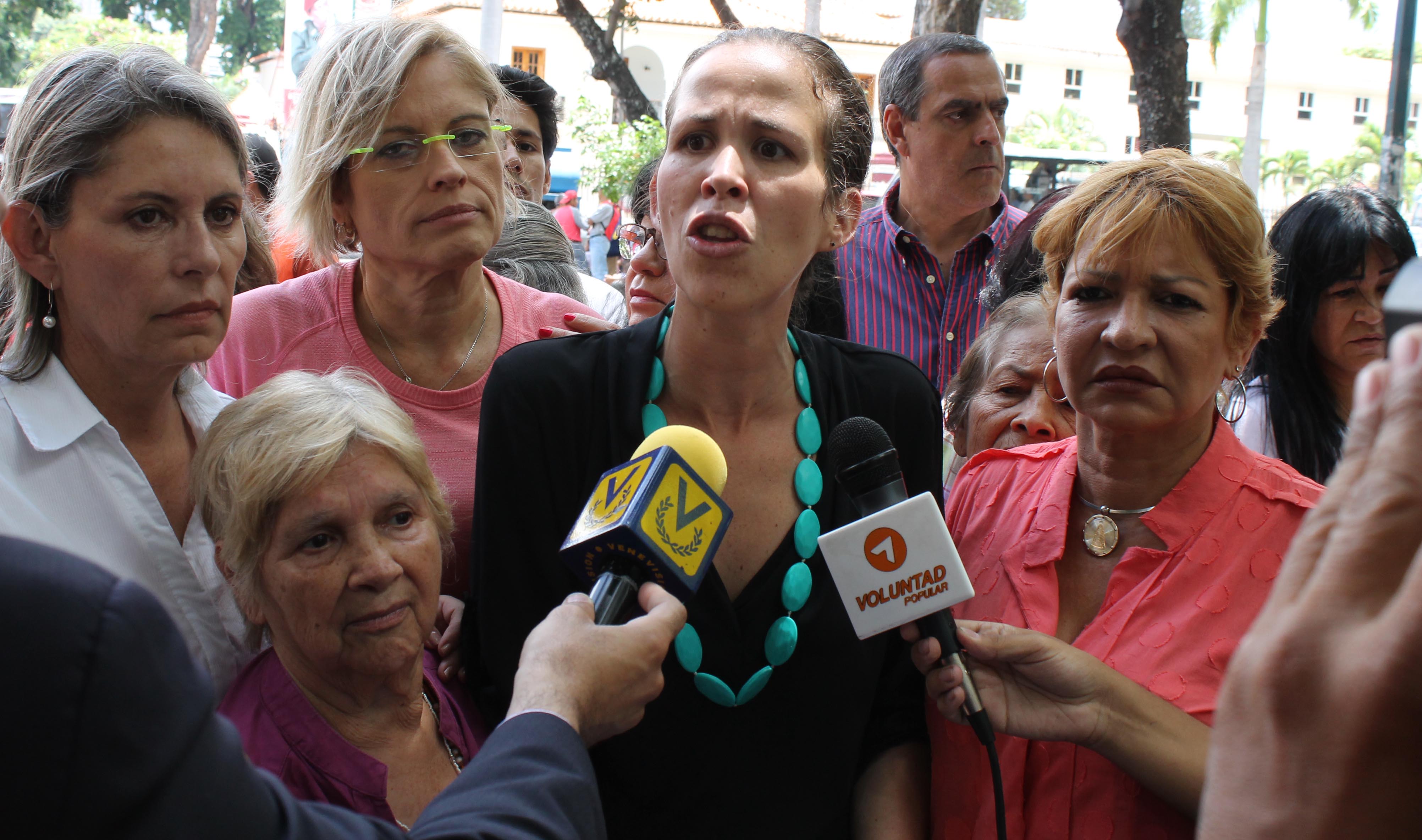 Manuela Bolívar a la Fanb: Queremos que estén del lado de sus familias, que también están pasando hambre