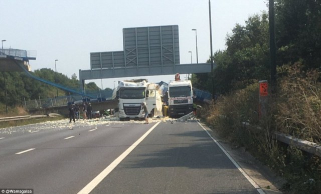 379FF92E00000578-3761261-Pictured_Two_lorries_are_crushed_after_a_pedestrian_bridge_colla-a-56_1472302178170