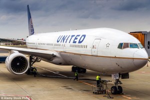 Dos pilotos de United Airlines borrachos fueron detenidos antes de iniciar vuelo en Escocia