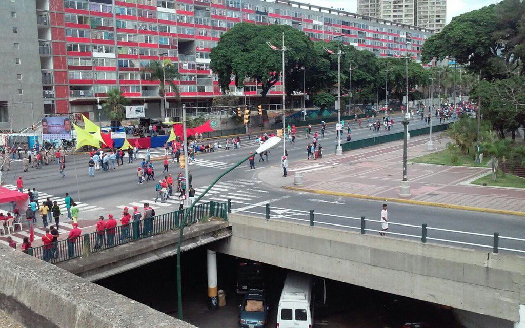 ¿Cómo se reporta la concentración Chavista en la avenida Bolívar? 12:12 a.m. (Fotos)