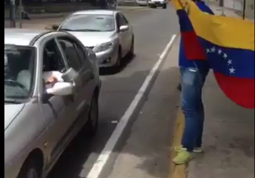 Así los caraqueños cacerolearon a Maduro pidiendo revocatorio