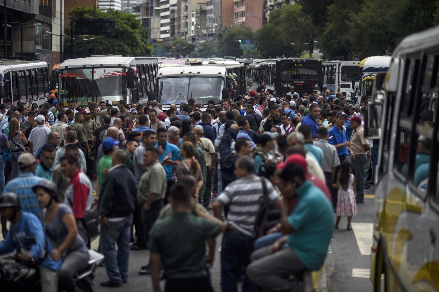 Mega tranca en Chacao por protesta de transportistas: No se moverán hasta obtener respuesta (fotos)