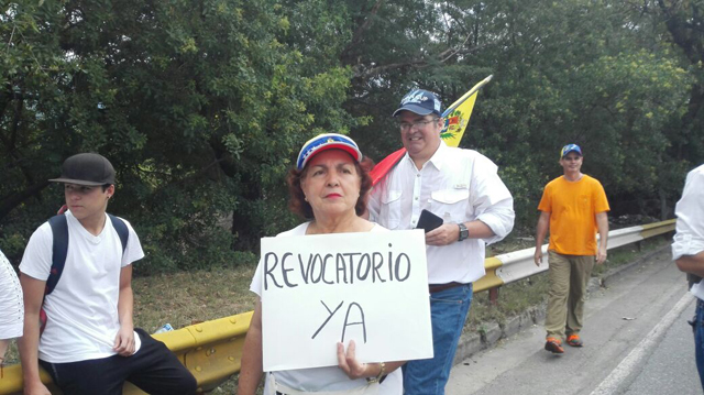 Venezolanos continúan este domingo con el #Plan1356EnLaCalle por el Revocatorio