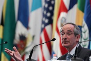 OEA desea que Colombia halle “puerta de la paz” con reunión de Santos y Uribe