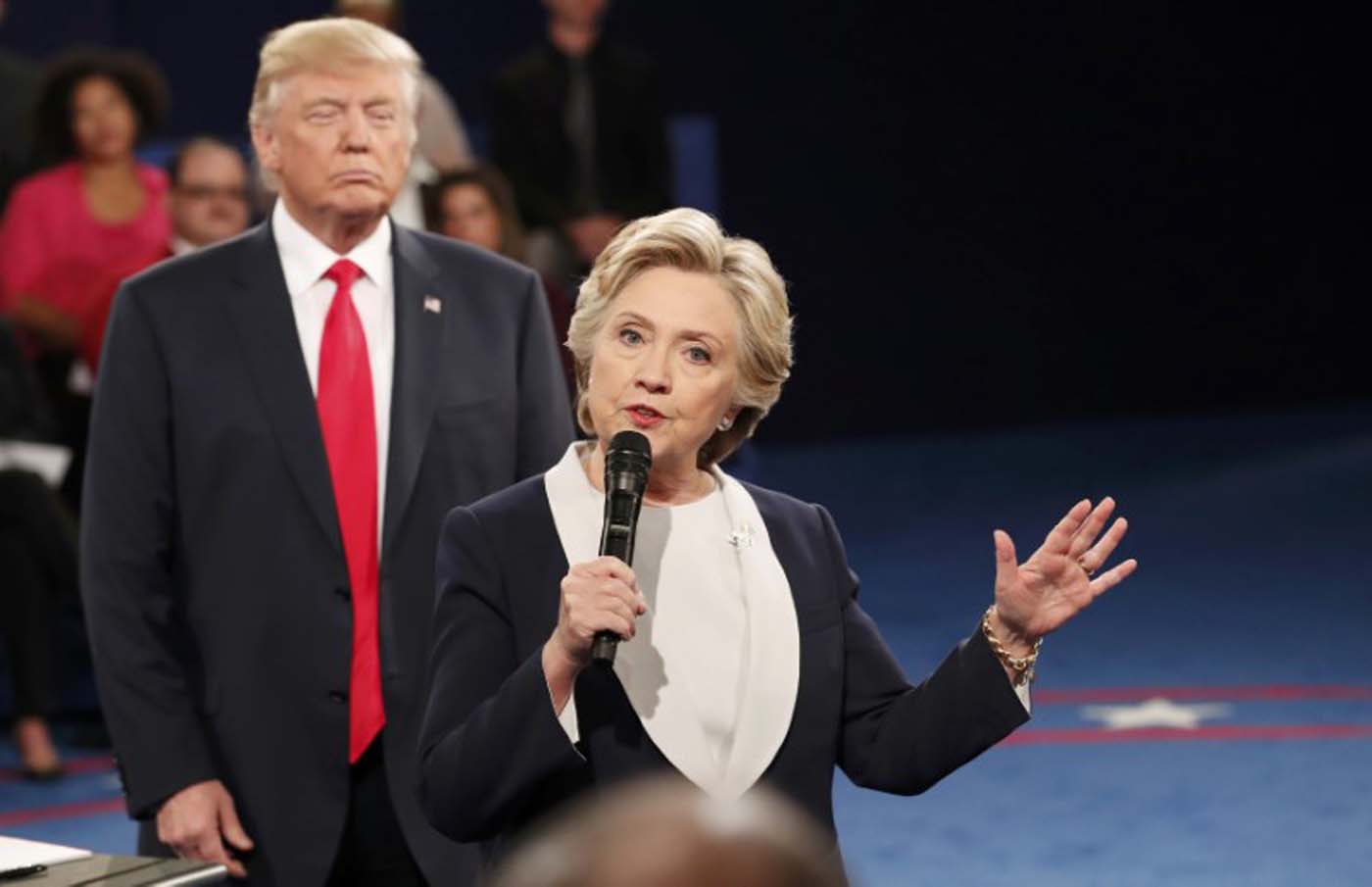 Hillary Clinton aventaja a Trump en recta final de elecciones en EEUU