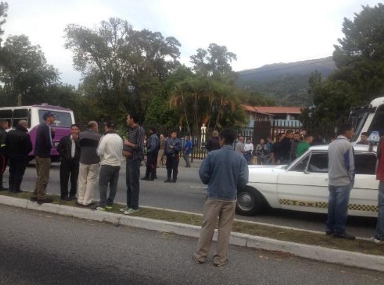 Transportistas de Mérida protestan frente a la alcaldía y anuncian paro