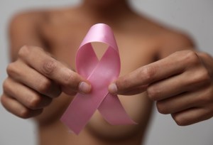¡Tócate! Con el autoexamen puedes detectar el cáncer de mama a tiempo… Mira cómo se hace