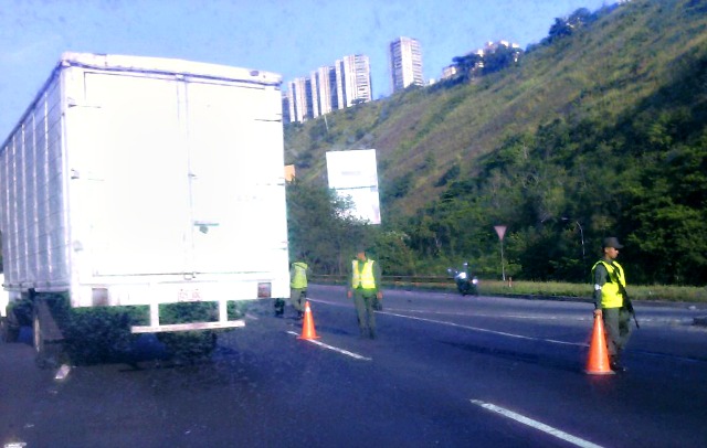 Habilitan un canal en la autopista GMA (Fotos)