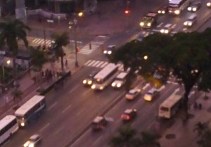 Así está la Avenida Bolívar en Caracas 6:30am #ParoNacionalContraMaduro