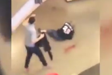 VIDEO: Momento en que hombre apuñala a una estudiante en Canadá
